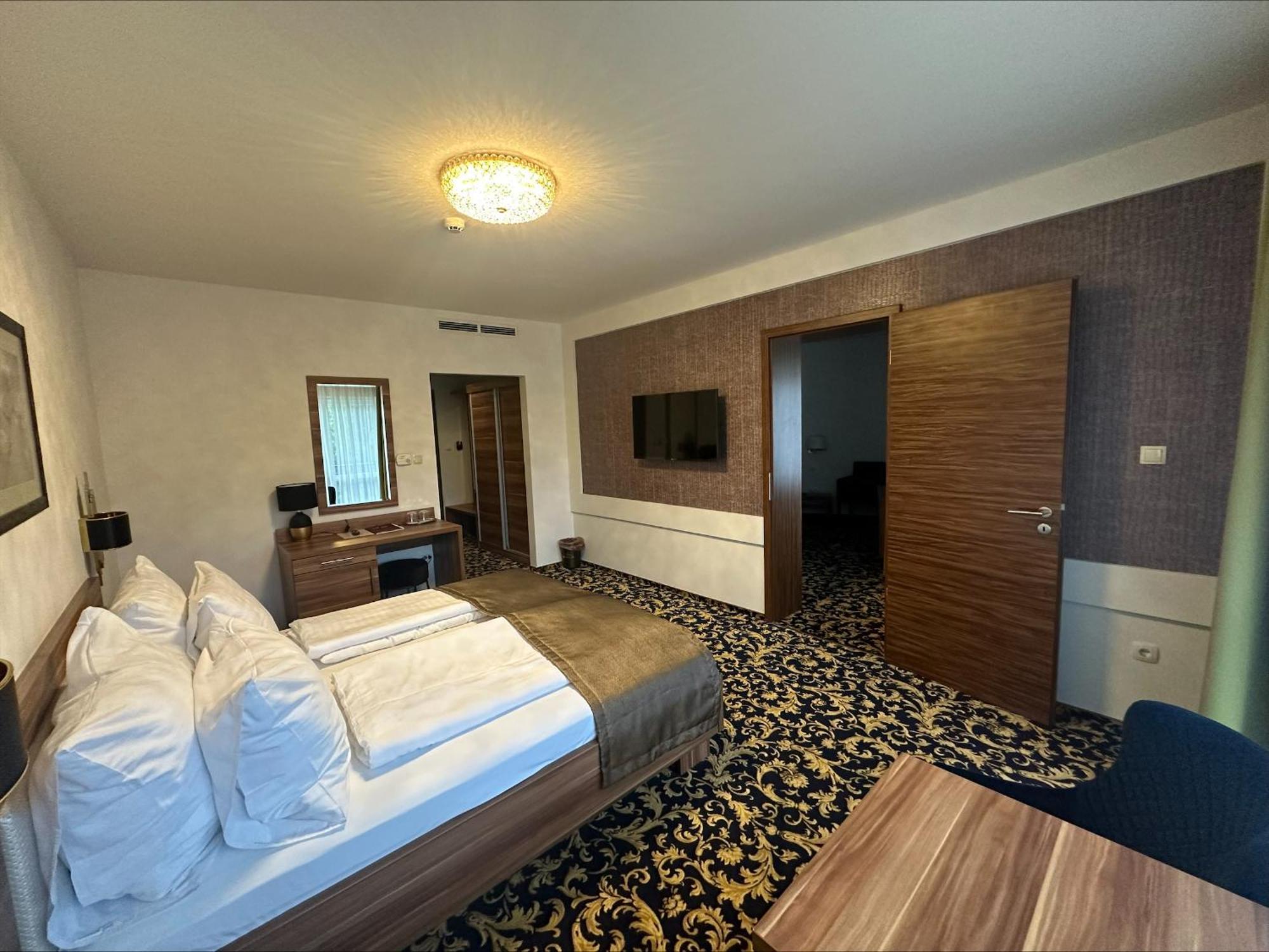 Simbad Hotel & Bar Superior Mosonmagyarovar Exterior photo